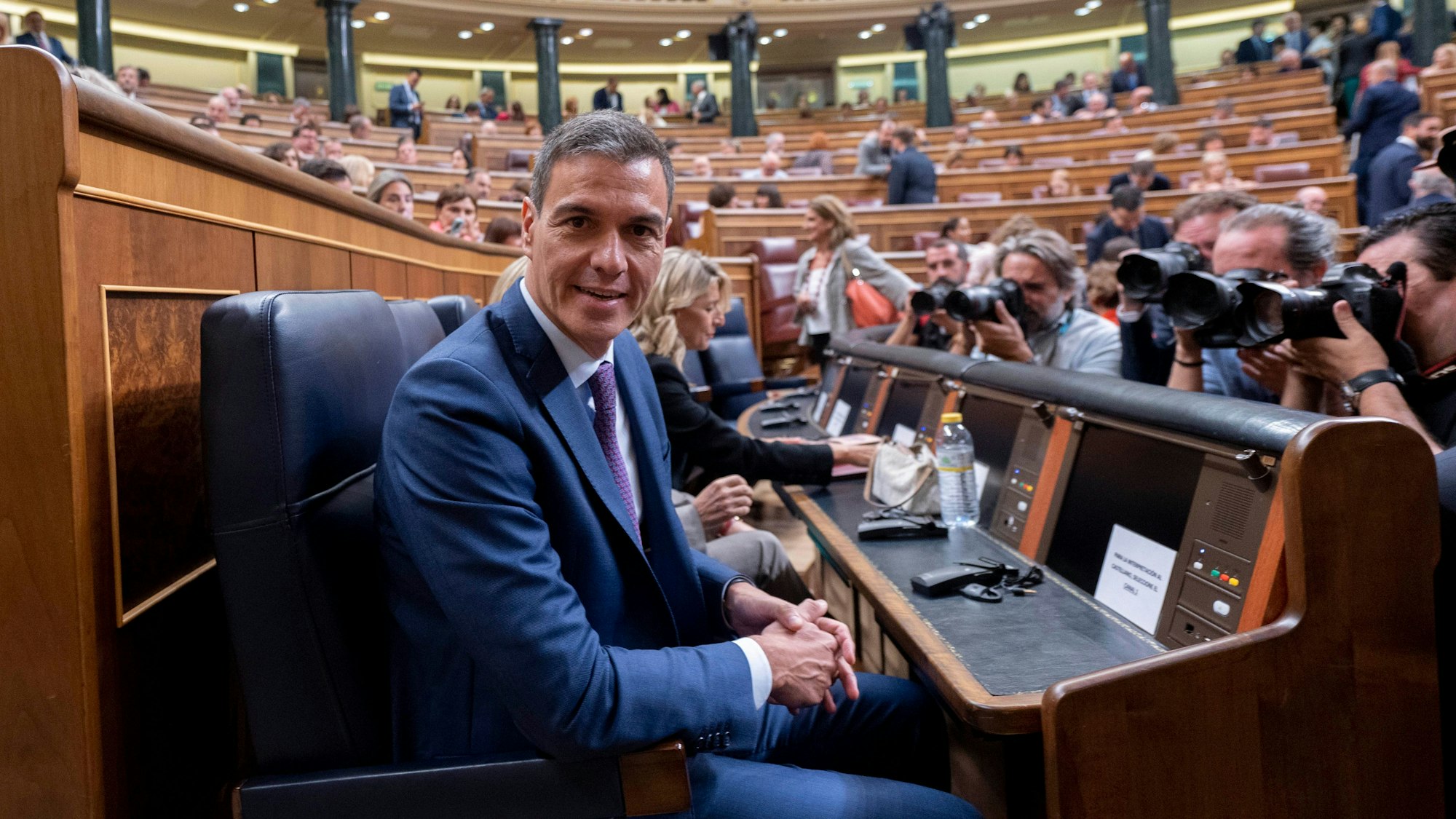 29.09.2023, Spanien, Madrid: Pedro Sanchez, amtierender Ministerpräsident von Spanien, sitz im Abgeordnetenhaus in Madrid. Das Unterhaus des spanischen Parlaments stimmt erneut über die Kandidatur des bisherigen konservativen Oppositionsführers Feijoo für das Amt des Ministerpräsidenten ab.