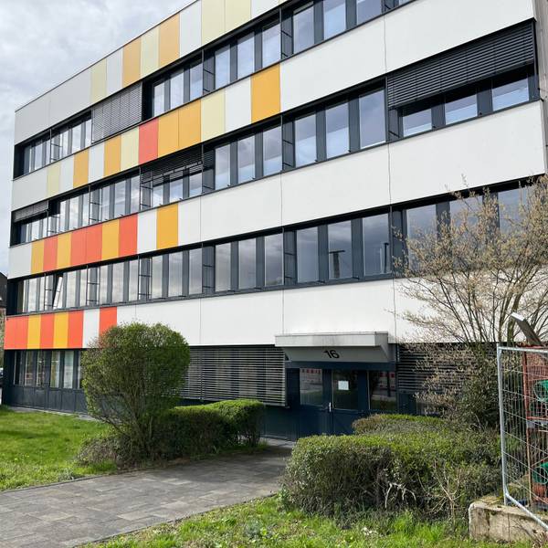 Die Arbeitsagentur an der Heinrich-von-Stephan-Straße in Leverkusen.