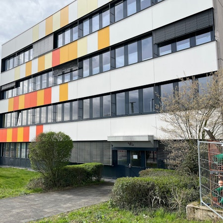 Die Arbeitsagentur an der Heinrich-von-Stephan-Straße in Leverkusen.