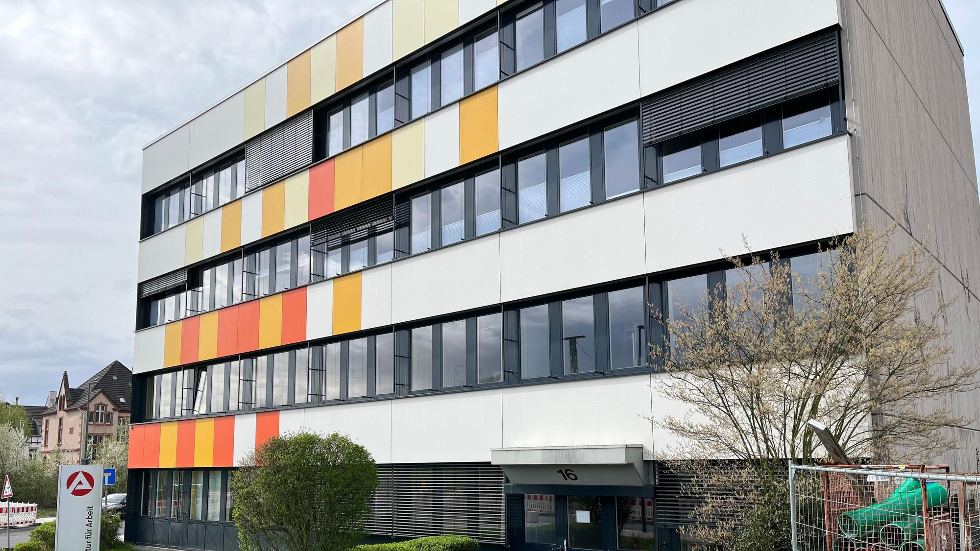 Die Arbeitsagentur an der Heinrich-von-Stephan-Straße in Leverkusen