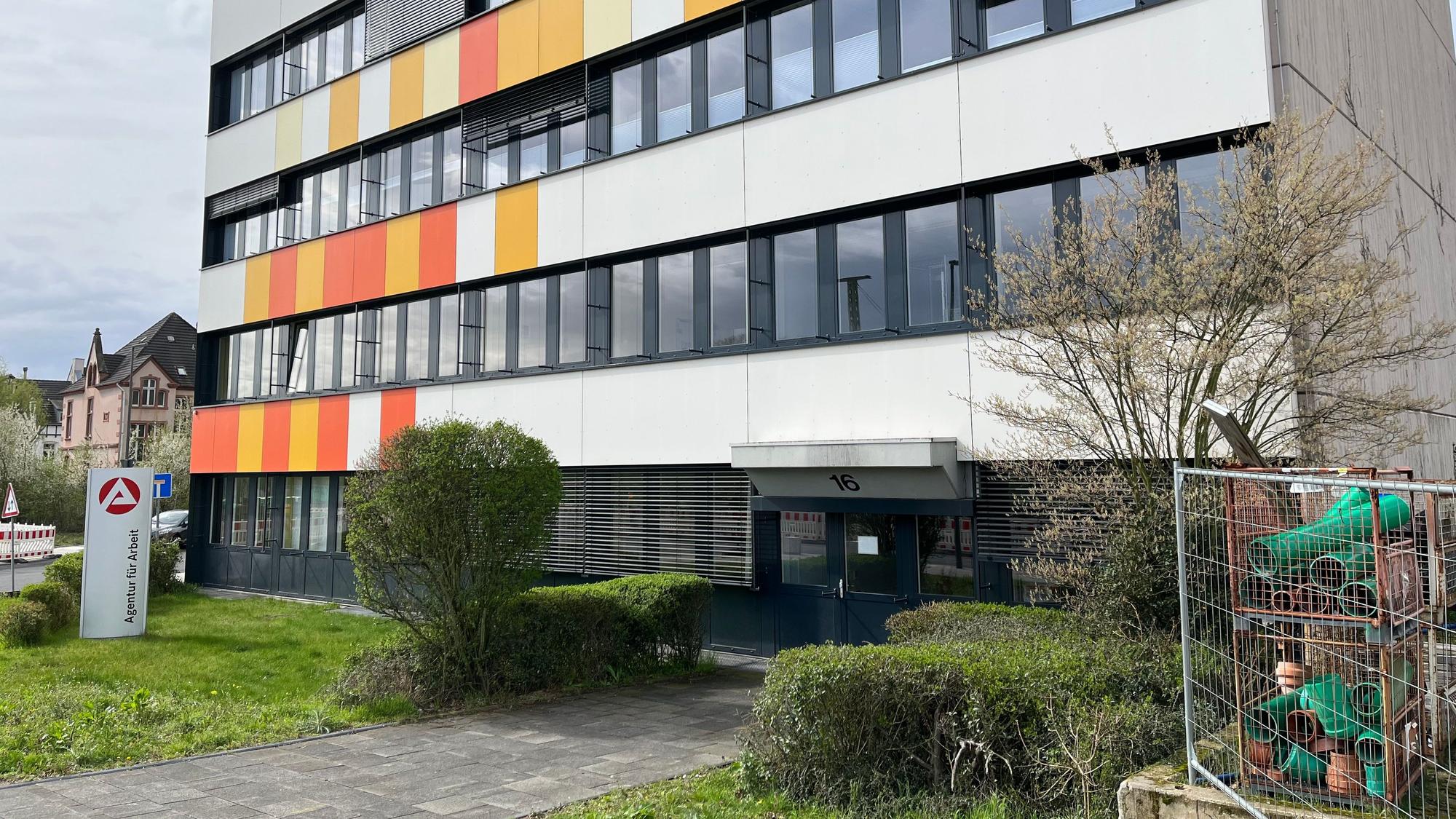Die Arbeitsagentur an der Heinrich-von-Stephan-Straße in Leverkusen