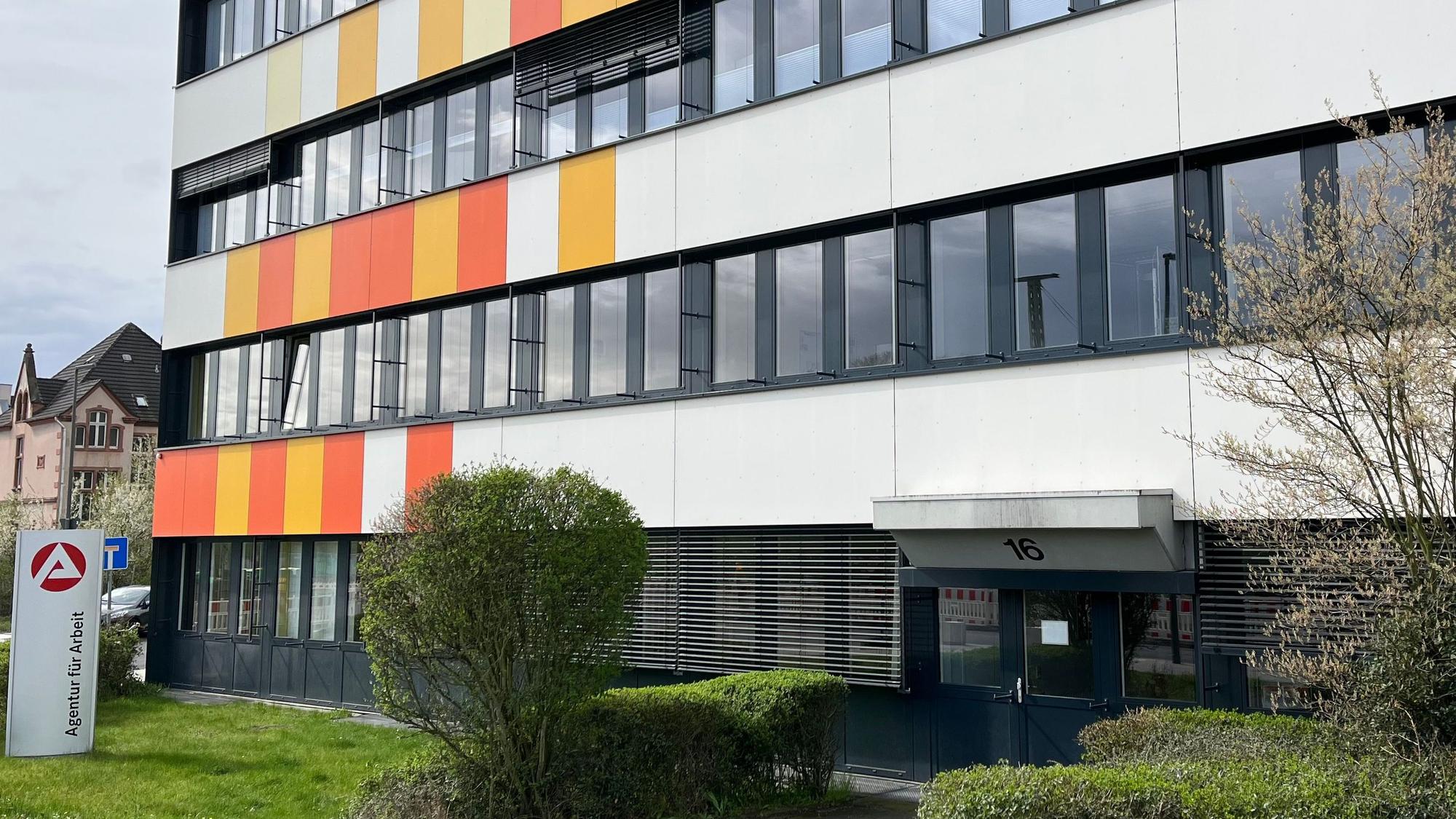 Die Arbeitsagentur an der Heinrich-von-Stephan-Straße in Leverkusen