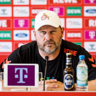 FC-Trainer Steffen Baumgart auf der Pressekonferenz vor dem Spiel gegen den VfB Stuttgart.