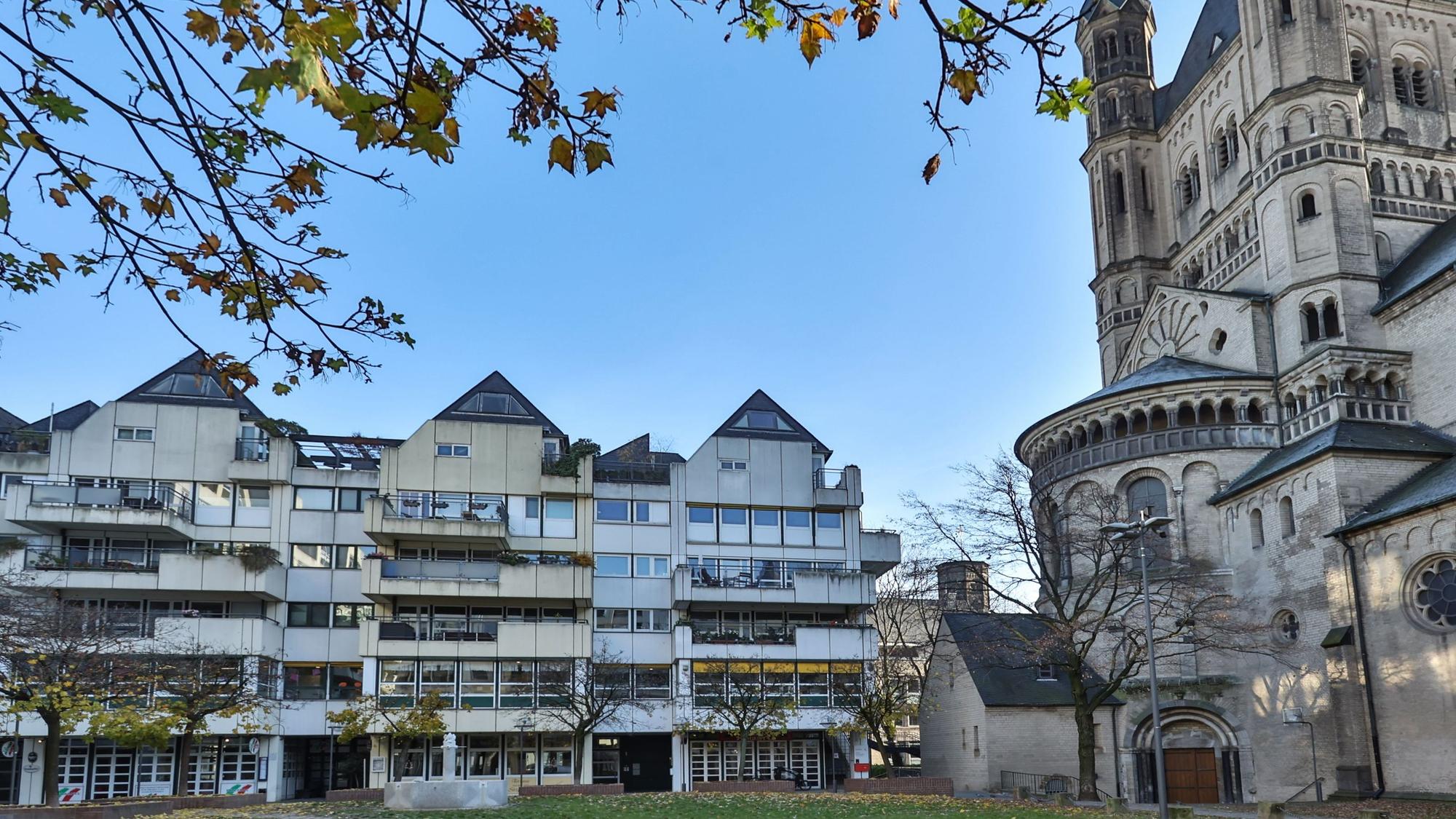 13.12.2022
Köln:
Die Wohnbebauung an Groß St. Martin (Quartier um Groß Sankt Martin) wurde in den 1970er Jahren errichtet.
Foto: Martina Goyert