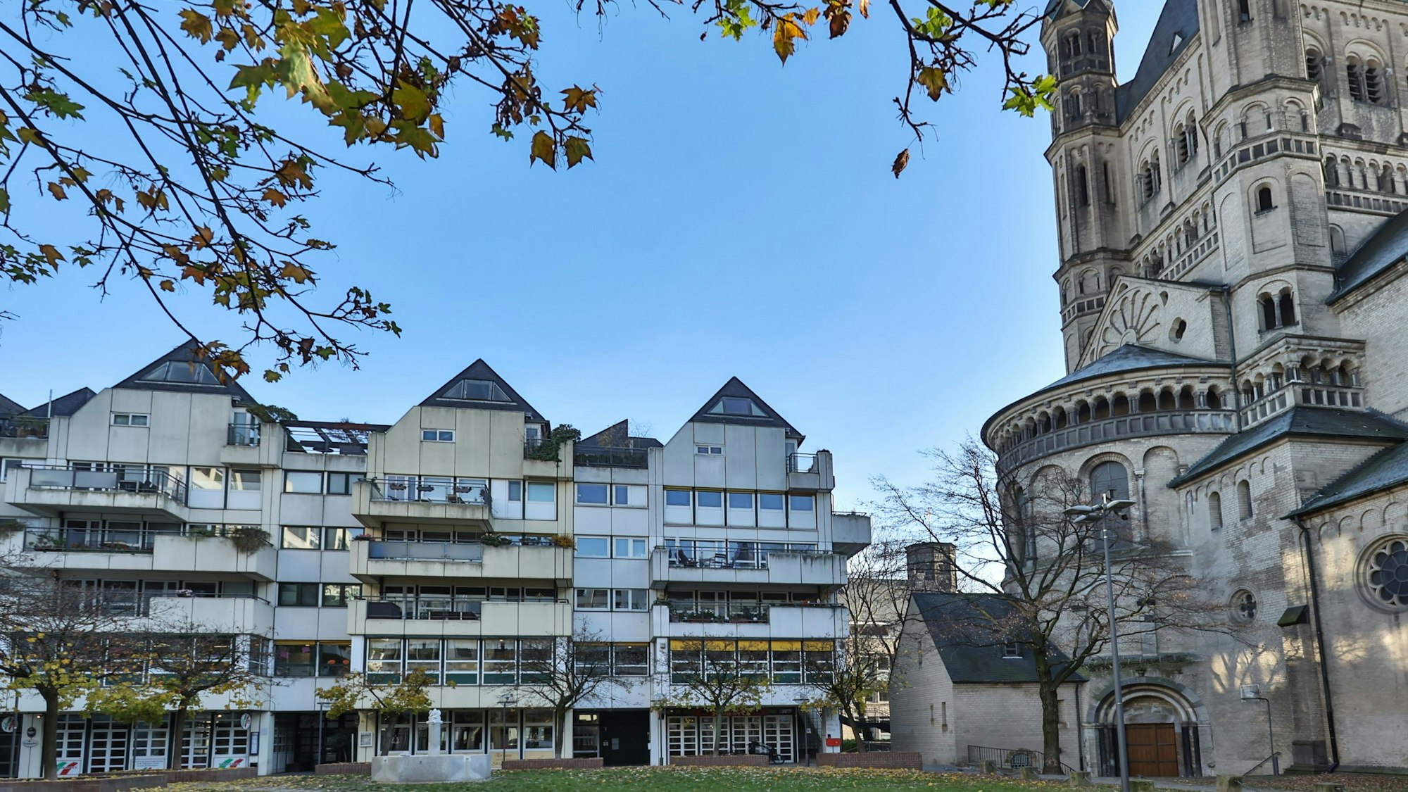 13.12.2022
Köln:
Die Wohnbebauung an Groß St. Martin (Quartier um Groß Sankt Martin) wurde in den 1970er Jahren errichtet.
Foto: Martina Goyert
