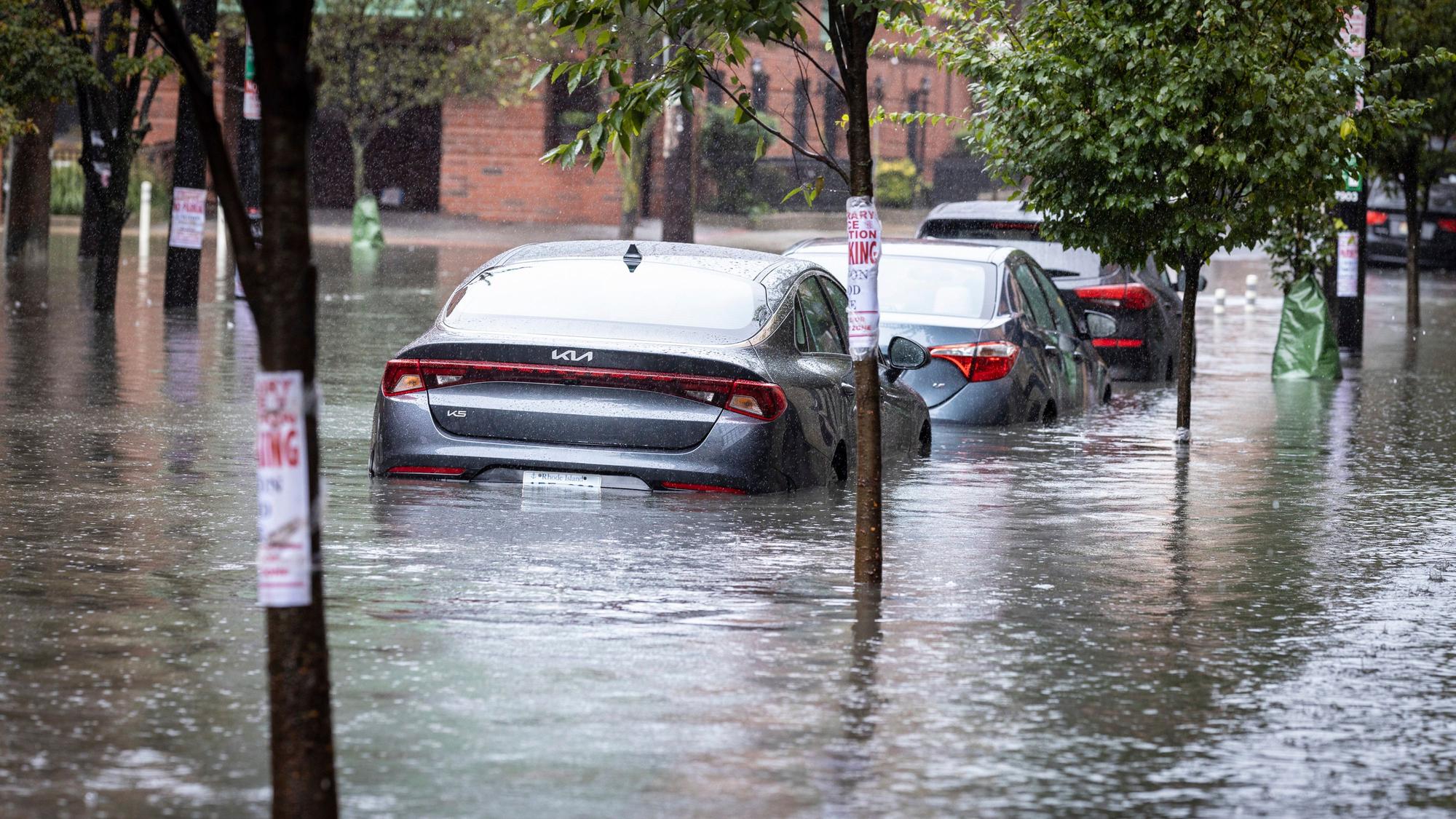 Tropensturm Ophelia zieht über die Ostküste der USA hinweg. New York wird besonders schwer getroffen, mehrere Stadtbezirke wurden überflutet. Der Wetterdienst NWS warnt vor einer Sturzflut.