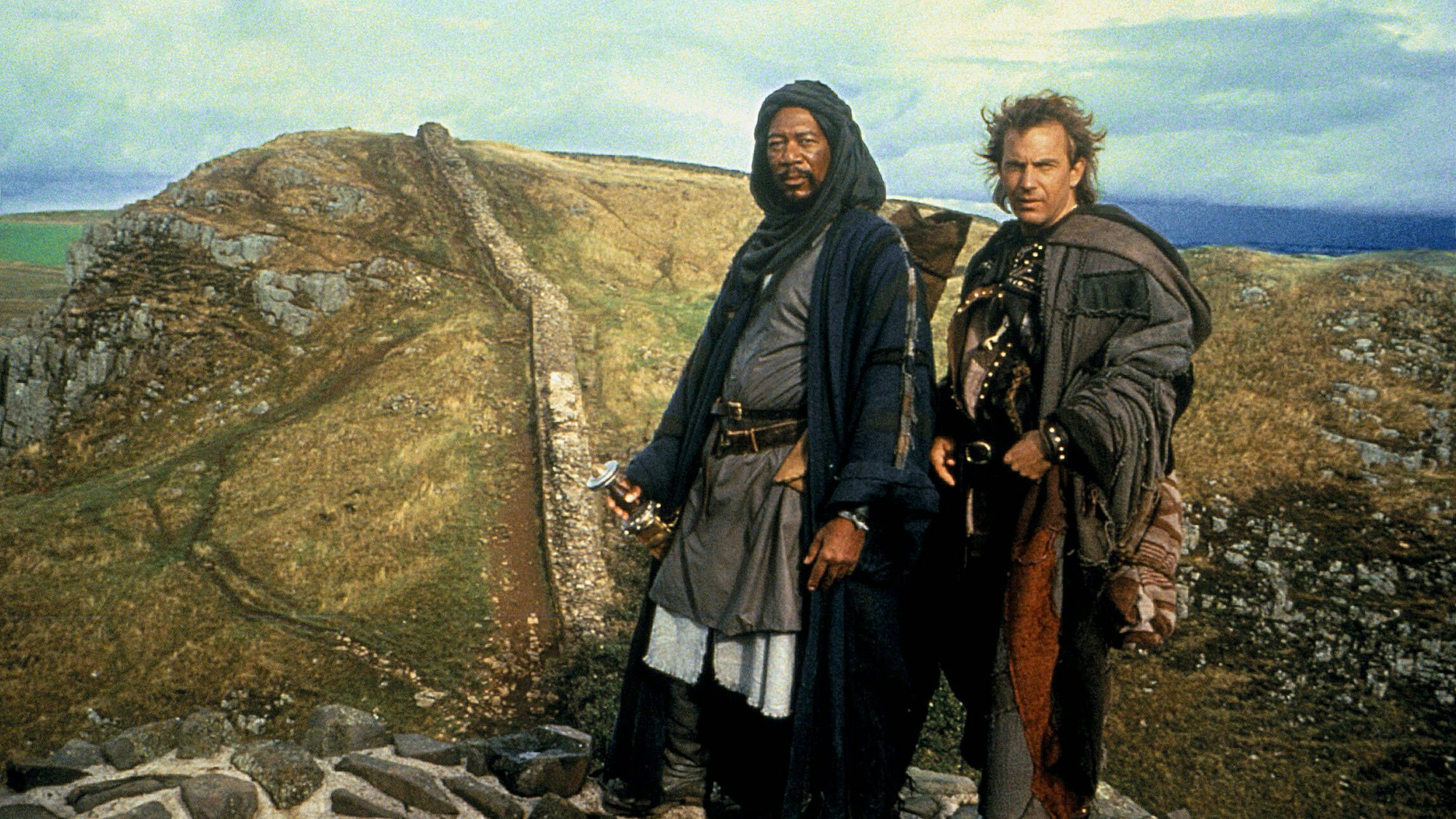 Morgan Freeman und Kevin Costner stehen als „Azeem“ und „Robin Hood“am Hadrianswall.
