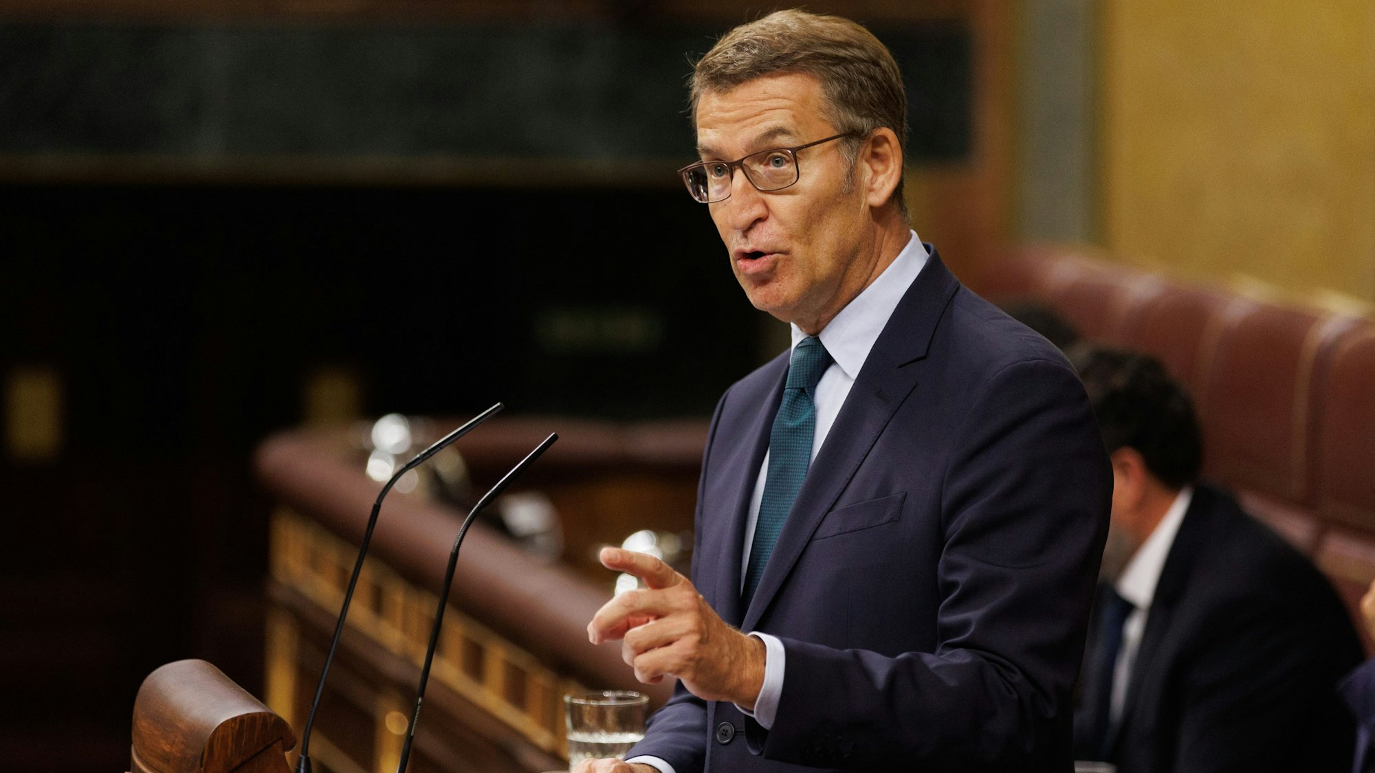 Alberto Nunez Feijoo, Vorsitzender der PP und Kandidat für das Amt des Regierungspräsidenten, spricht im Abgeordnetenhaus in Madrid. Das Unterhaus des spanischen Parlaments stimmt erneut über die Kandidatur des bisherigen konservativen Oppositionsführers Alberto Nunez Feijoo für das Amt des Ministerpräsidenten ab.