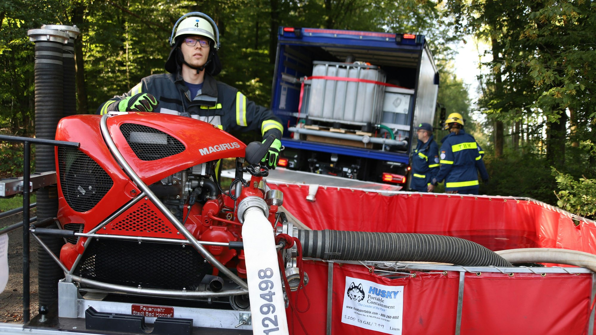 Ein Mitarbeiter der Feuerwehr Bad Honnef