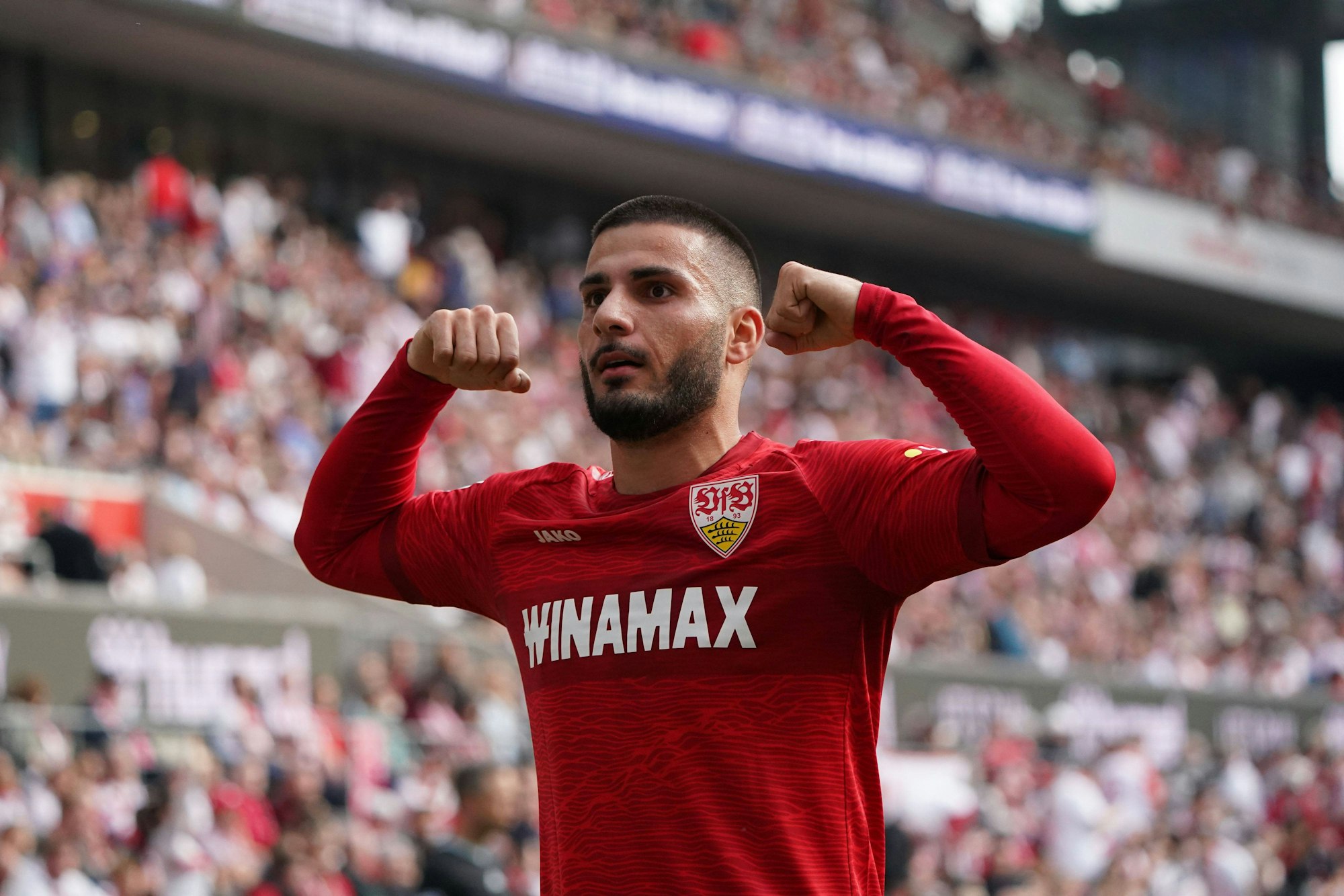 Deniz Undav jubelt über seinen Treffer