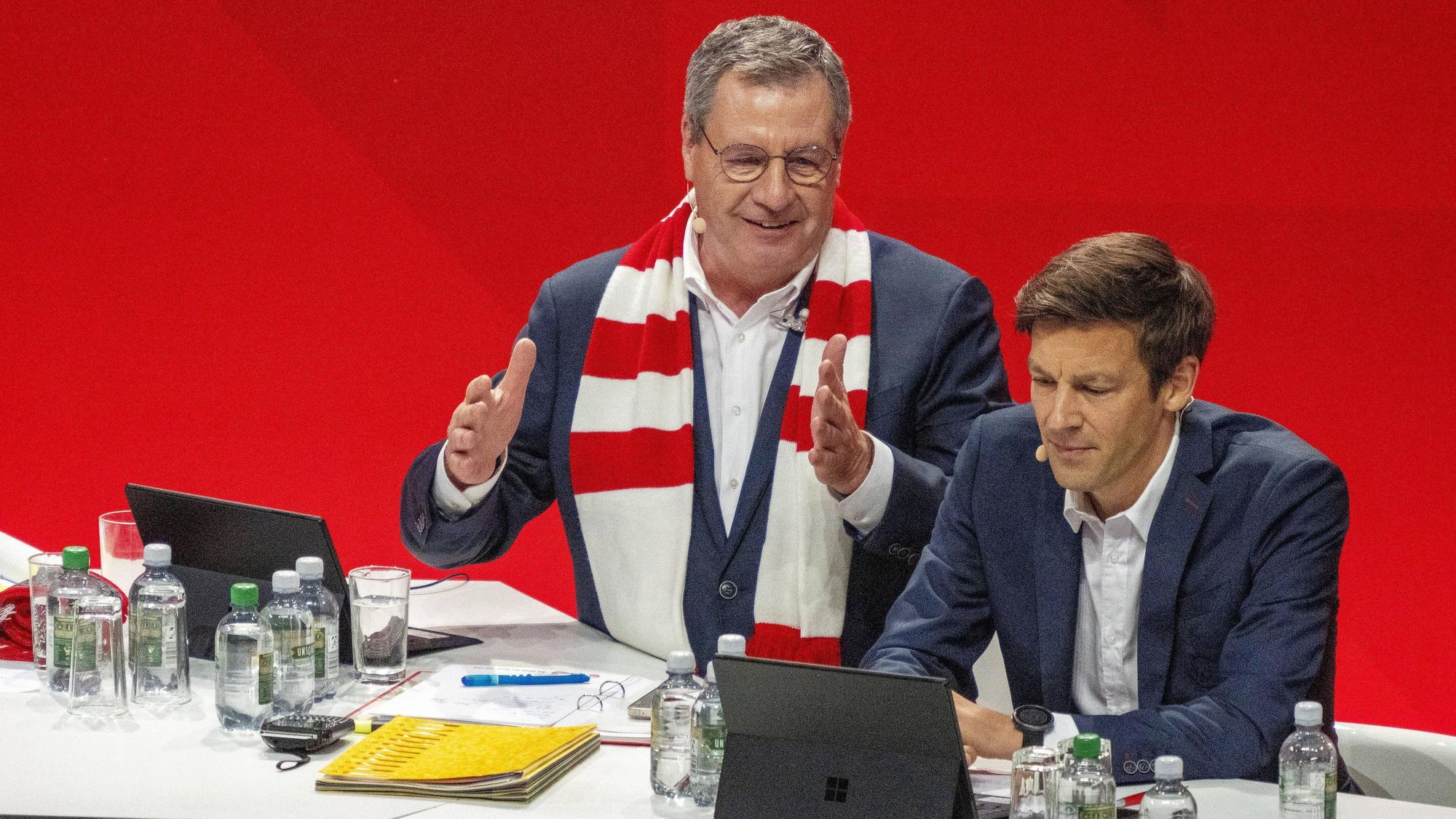 FC-Präsident Werner Wolf und sein Vize Carsten Wettich auf der Mitgliederversammlung am Mittwochabend
