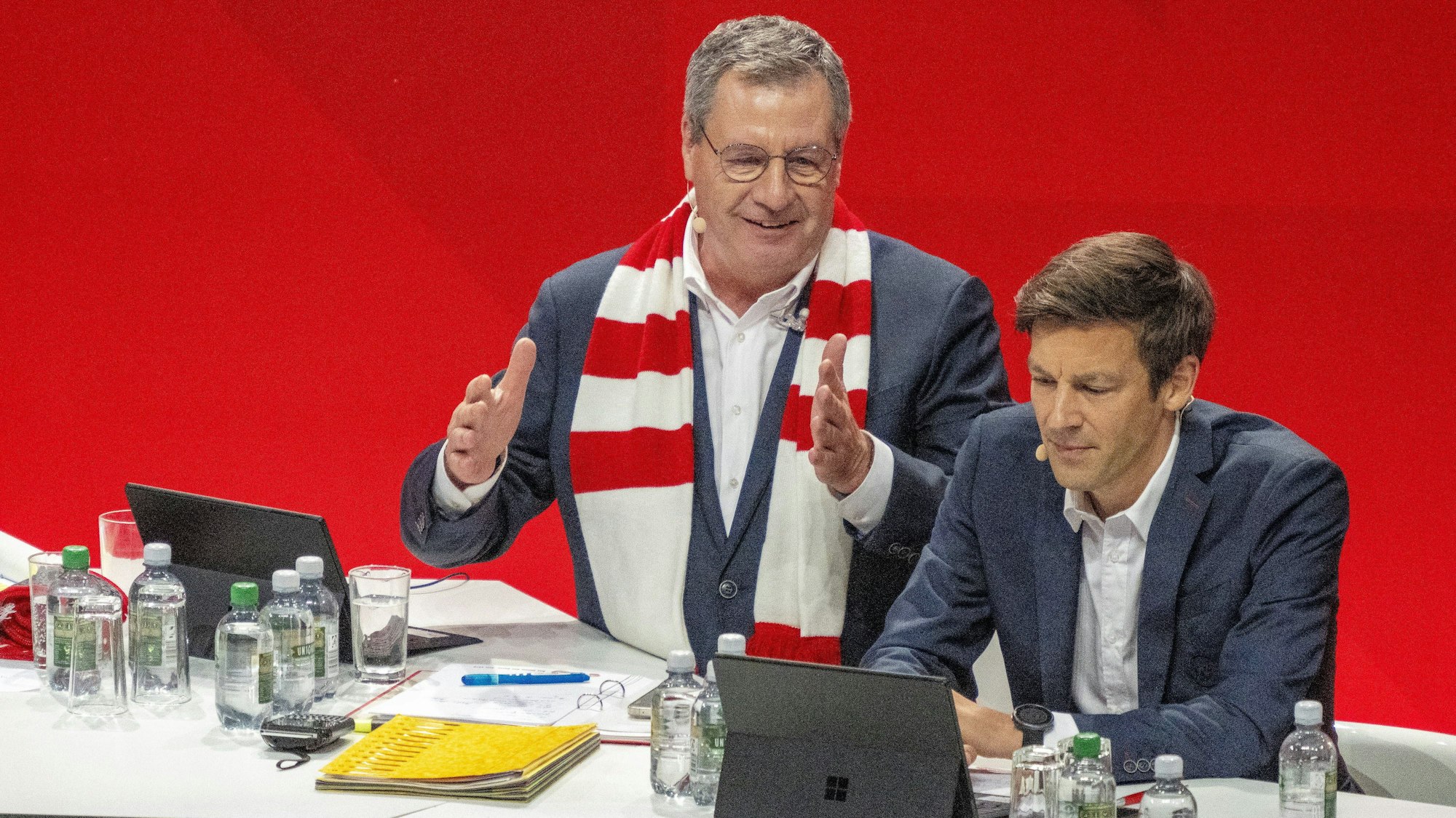 FC-Präsident Werner Wolf und sein Vize Carsten Wettich auf der Mitgliederversammlung am Mittwochabend