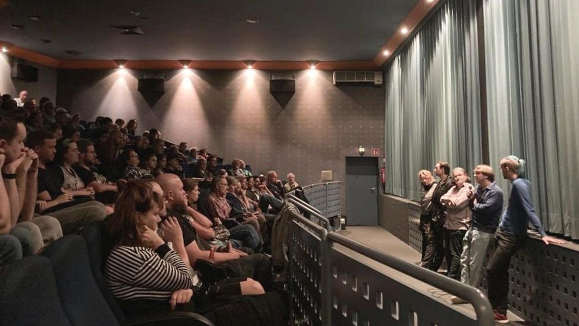 Diskussionsrunde zum Film "Vergiss Meyn nicht" im Scala-Cinema Opladen.