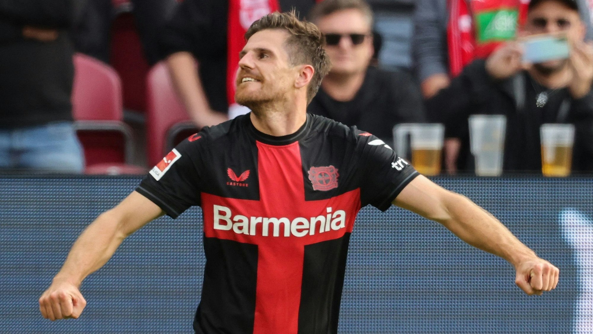 Jonas Hofmann jubelt über seinen Treffer zum 3:0-Endstand.