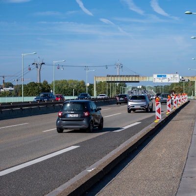 Seit Sonntag stehen die neuen Schilder auf der Zoobrücke, es gilt jetzt Tempo 50 statt zuvor Tempo 80.