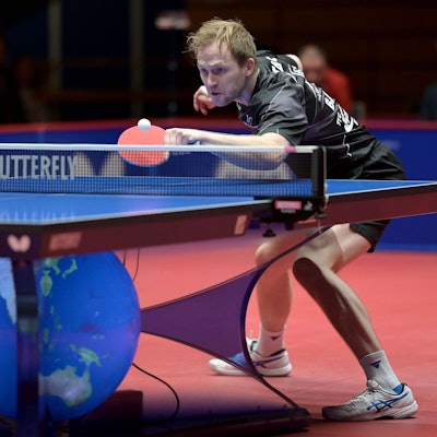 Linkshänder Benedikt Duda spielt den Tischtennisball gefühlvoll übers Netz.
