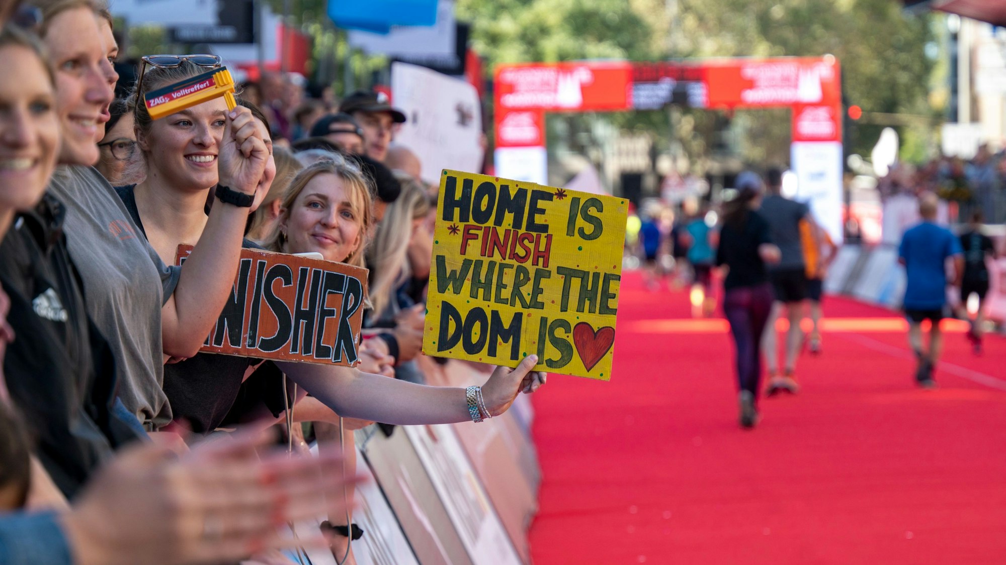 01.10.2023, Köln: 25. Köln-Marathon. Der Lauf ist dieses Jahr gleichzeitig der Wettbewerb um die Deutsche Marathonmeisterschaften. Foto: Uwe Weiser