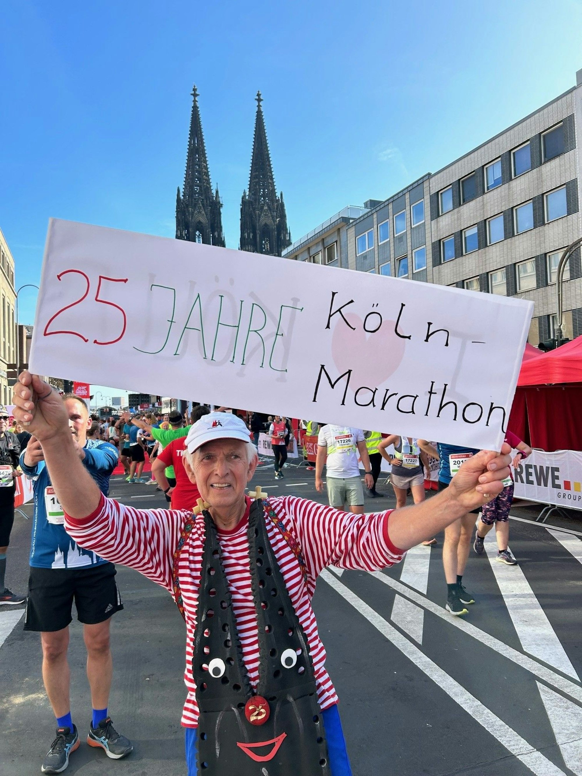 Berthold Jungk,68, hat in 25 Jahren 25 Mal am Köln-Marathon teilgenommen.