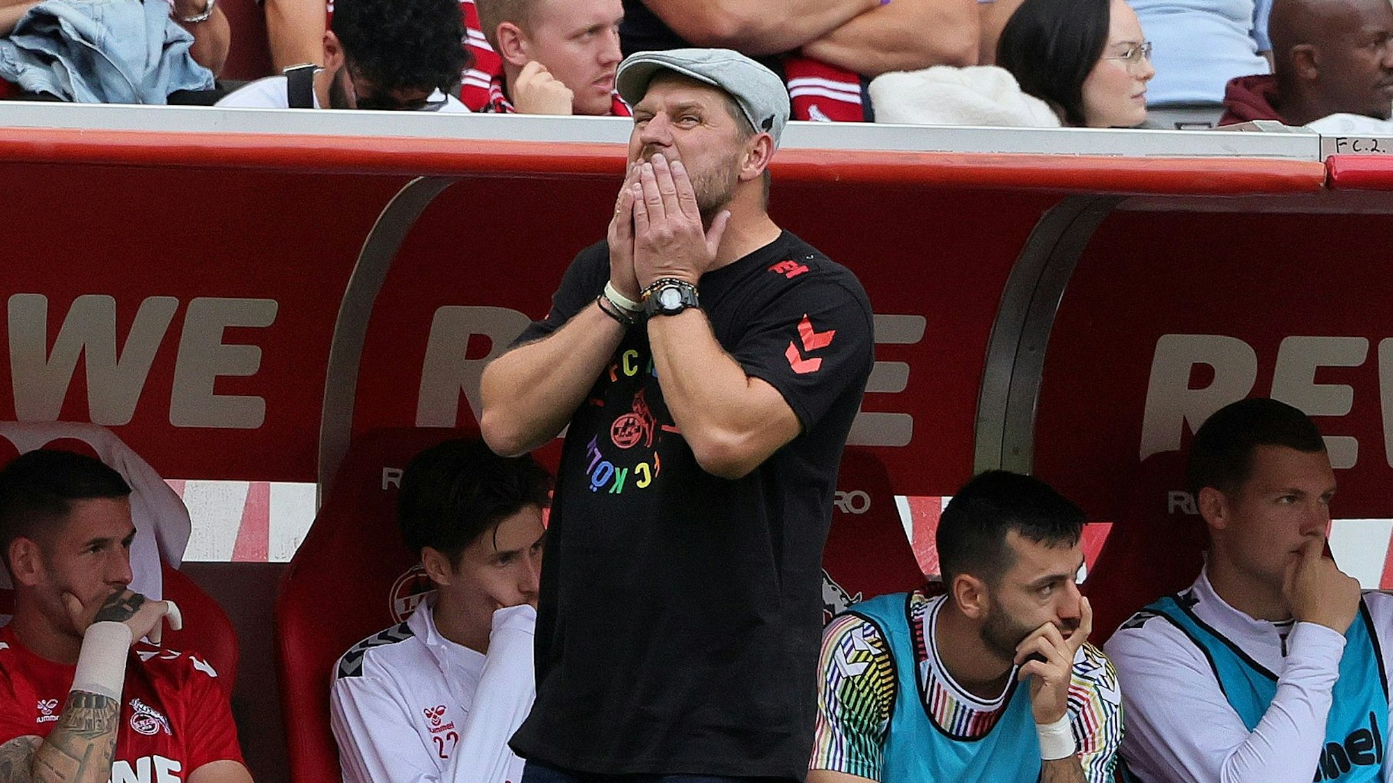 Kölns Trainer Steffen Baumgart hadert mit dem Spiel seiner Mannschaft gegen Stuttgart.