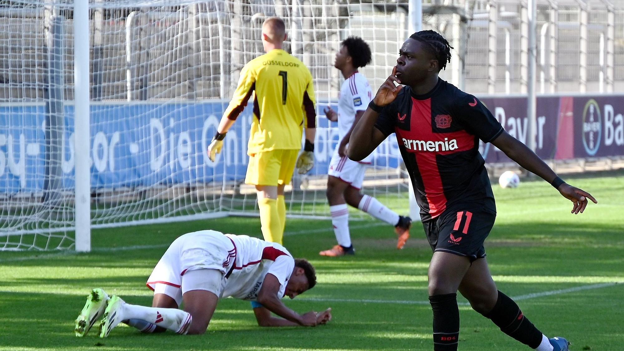 01.10.2023, Fussball-U19-Bayer Leverkusen-Düsseldorf
Ken Izekor (Bayer) Torschütze zum 1:0
Foto: Uli Herhaus