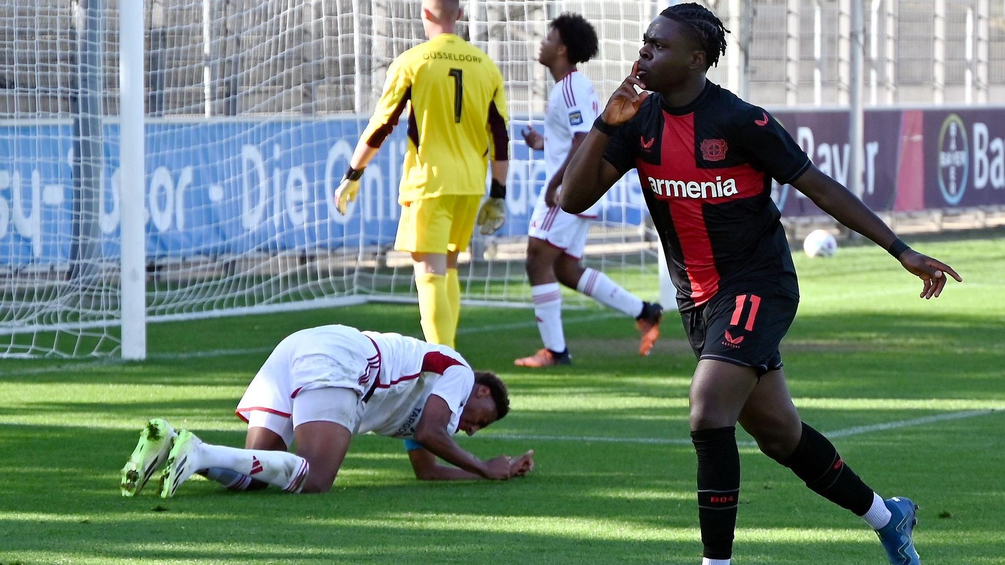 01.10.2023, Fussball-U19-Bayer Leverkusen-Düsseldorf
Ken Izekor (Bayer) Torschütze zum 1:0
Foto: Uli Herhaus