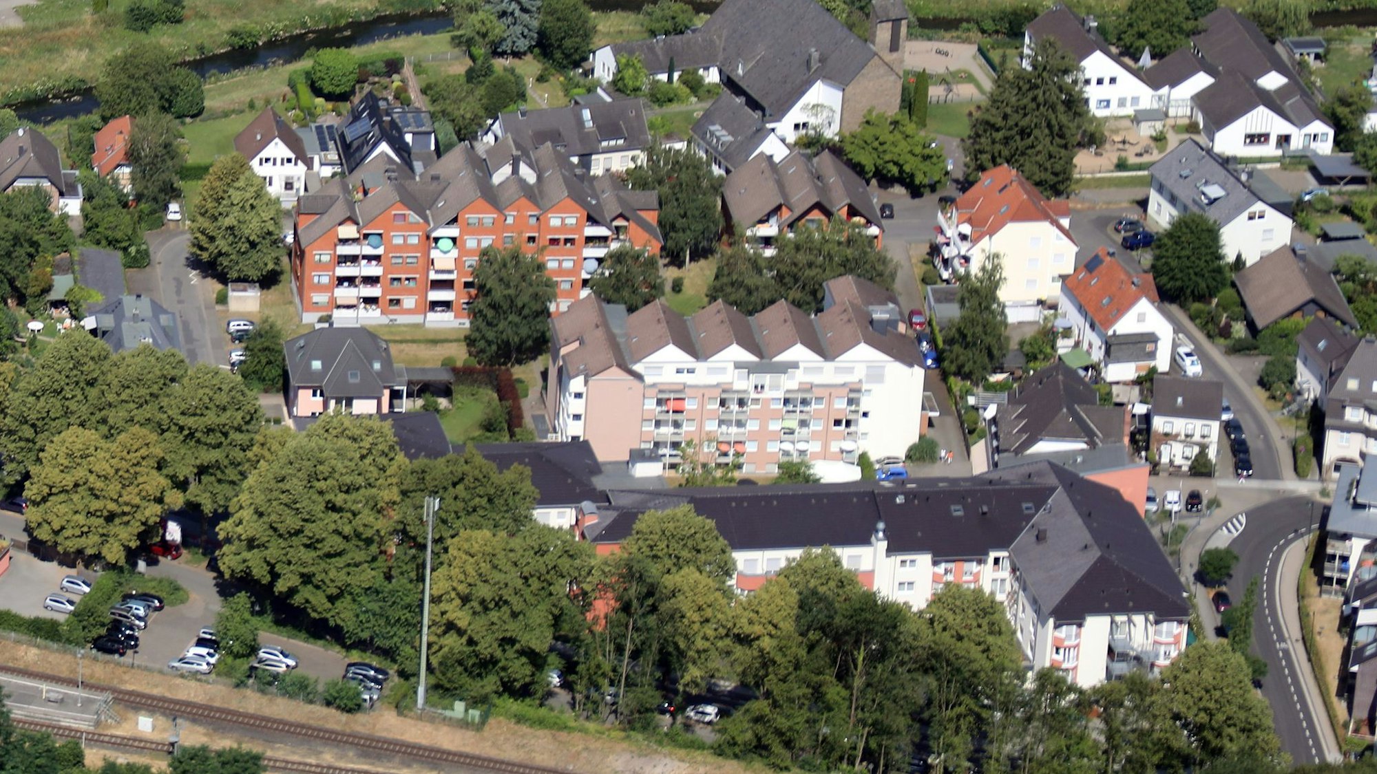 Im Zentrum des Ortsteils Hoffnungsthal in Rösrath liegt das Wöllner-Stift. Es macht vielfältige Pflegeangebote.