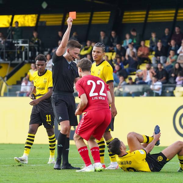 Samstag, 30.09.2023 Saison 2023 2024 7. Spieltag A-Junioren-Bundesliga, U19 Bundesliga im BVB Fußballpark Hohenbuschei, Dortmund, Germany. BV Borussia Dortmund U19 - 1. FC Köln U19. Paris Josua Brunner BVB, Phil Thieltges 1. FC Köln *** Saturday, 30 09 2023 Season 2023 2024 7 Matchday A Junioren Bundesliga, U19 Bundesliga im BVB Fußballpark Hohenbuschei, Dortmund, Germany BV Borussia Dortmund U19 1 FC Köln U19 Paris Josua Brunner BVB , Phil Thieltges 1 FC Köln