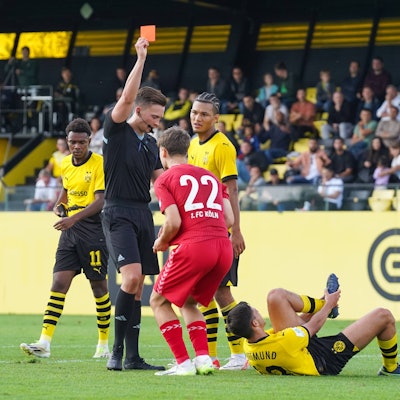 Samstag, 30.09.2023 Saison 2023 2024 7. Spieltag A-Junioren-Bundesliga, U19 Bundesliga im BVB Fußballpark Hohenbuschei, Dortmund, Germany. BV Borussia Dortmund U19 - 1. FC Köln U19. Paris Josua Brunner BVB, Phil Thieltges 1. FC Köln *** Saturday, 30 09 2023 Season 2023 2024 7 Matchday A Junioren Bundesliga, U19 Bundesliga im BVB Fußballpark Hohenbuschei, Dortmund, Germany BV Borussia Dortmund U19 1 FC Köln U19 Paris Josua Brunner BVB , Phil Thieltges 1 FC Köln