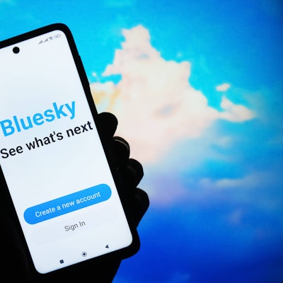 Zahlreiche Prominente und Politikerinnen kehrten Elon Musk den Rücken und wechselten zum sozialen Netzwerk Bluesky. Doch was kann die Social-Media-Alternative? (Symbolbild)