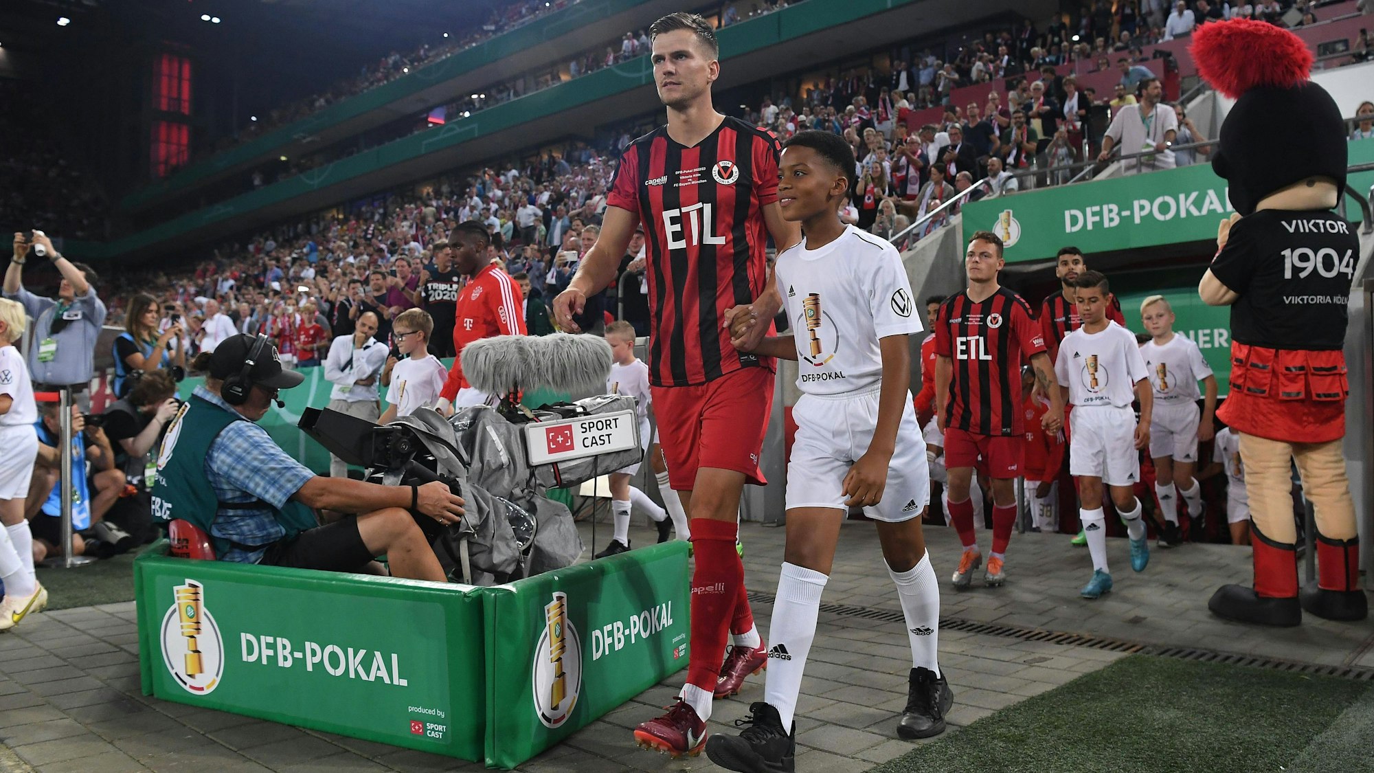 Fußball DFB-Pokal 1. Runde FC Viktoria Köln - FC Bayern München am 31.08.2022 im RheinEnergieStadion in Köln Moritz Fritz Köln DFB regulations prohibit any use of photographs as image sequences and/or quasi-video. *** Soccer DFB Cup 1 Round FC Viktoria Köln FC Bayern München on 31 08 2022 at RheinEnergieStadion in Cologne Moritz Fritz Cologne DFB regulations prohibit any use of photographs as image sequences and or quasi video xHDx