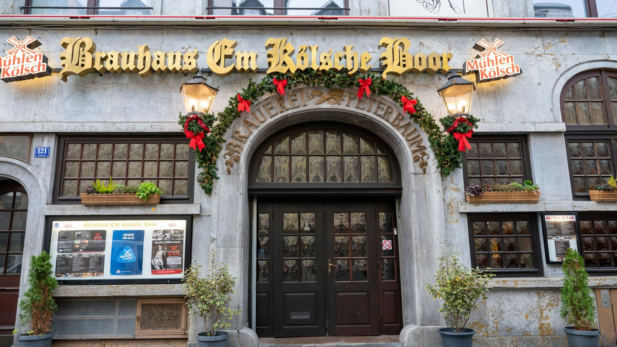 Der Eingang des Brauhauses Em Kölsche Boor in Köln. (Archivbild)