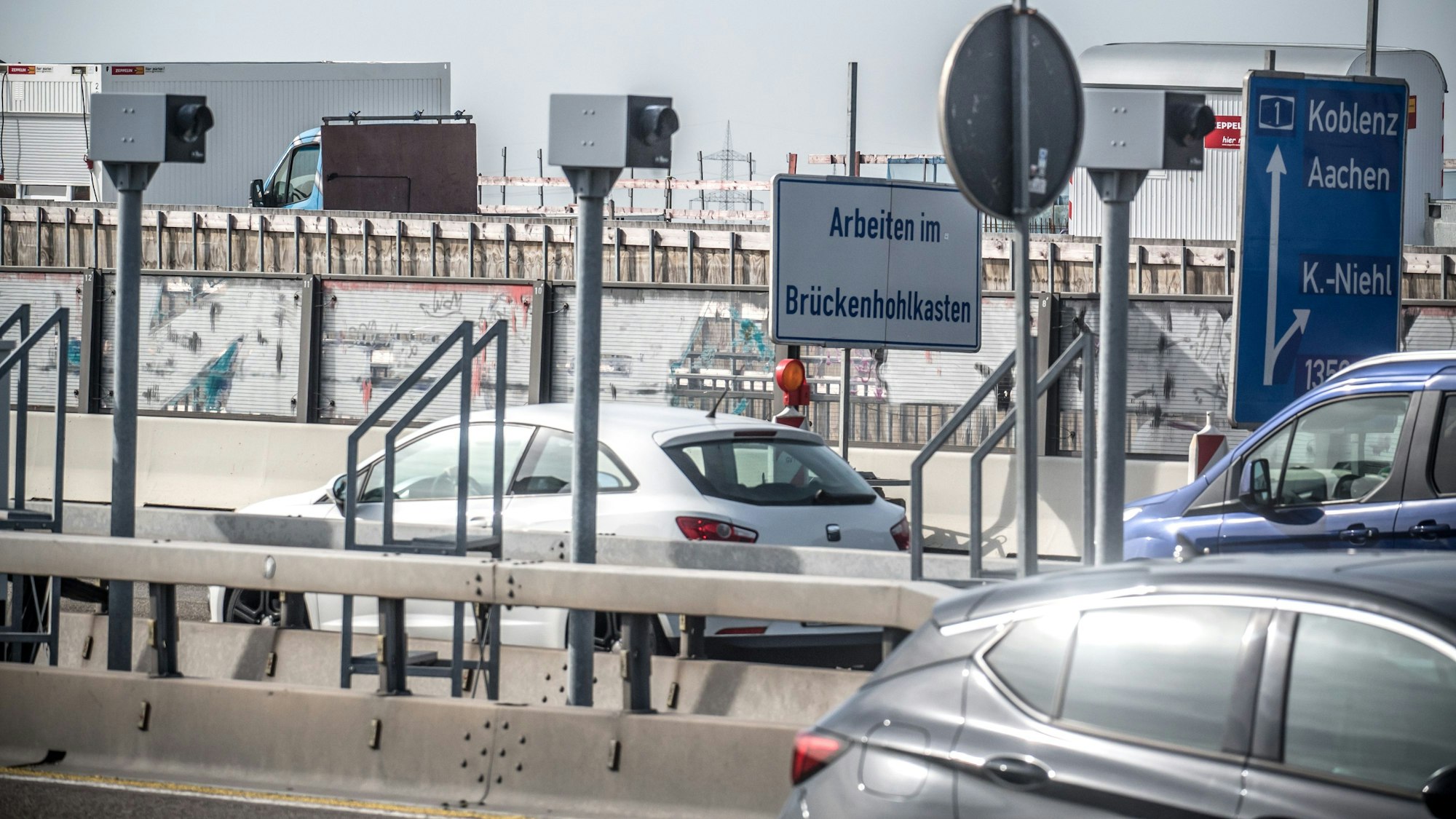 Die Blitzer auf der Leverkusener Brücke fallen weg. Foto: Ralf Krieger