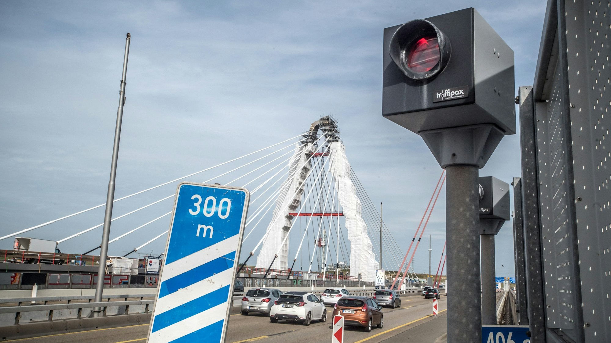 Die Blitzer auf der Leverkusener Brücke fallen weg. Foto: Ralf Krieger