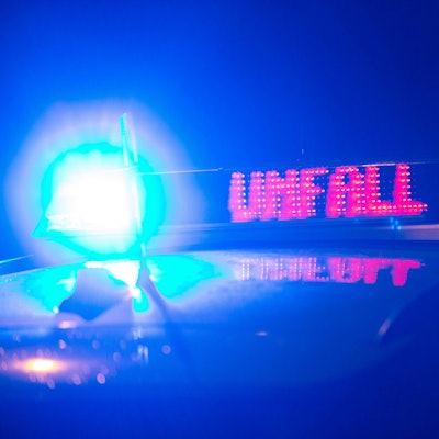 Polizeifahrzeug bei der Absicherung eines Unfalls