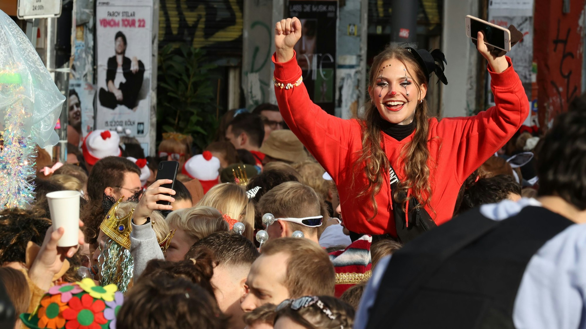 Sessionsauftakt Kölner Karneval
Zülpicher Straße
11:11 Uhr auf der Zülpicher Straße.