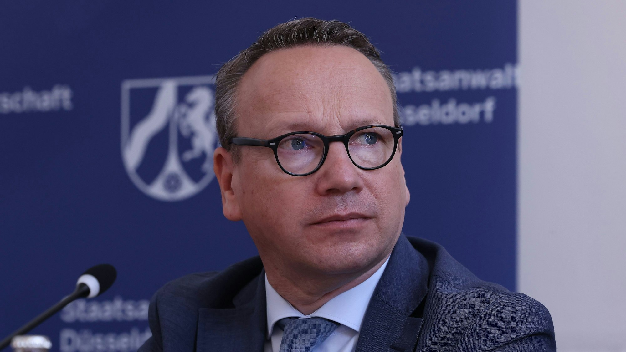 Justizminister Limbach will das weitere Vorgehen am Freitag in einer Pressekonferenz erläutern. Er ist im Porträt zu sehen.