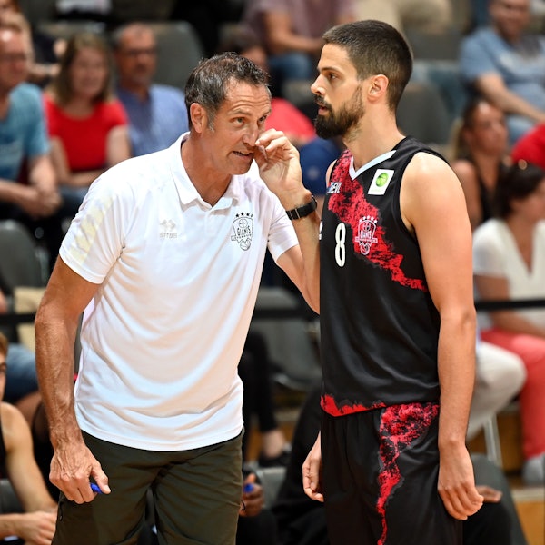 15.09.2023, Basketball-Bayer Giants-Etzella Ettelbruck
links: Hansi Gnad (bayer)
rechts: Marko Boksic (Bayer)
Foto: Uli Herhaus
