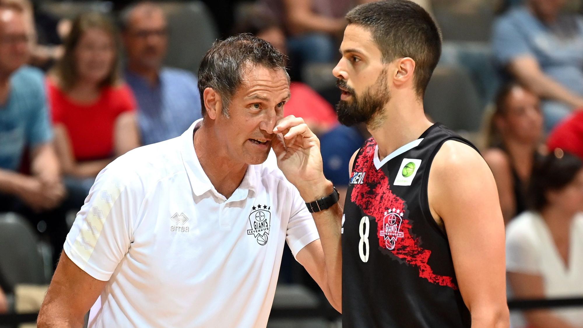15.09.2023, Basketball-Bayer Giants-Etzella Ettelbruck
links: Hansi Gnad (bayer)
rechts: Marko Boksic (Bayer)
Foto: Uli Herhaus