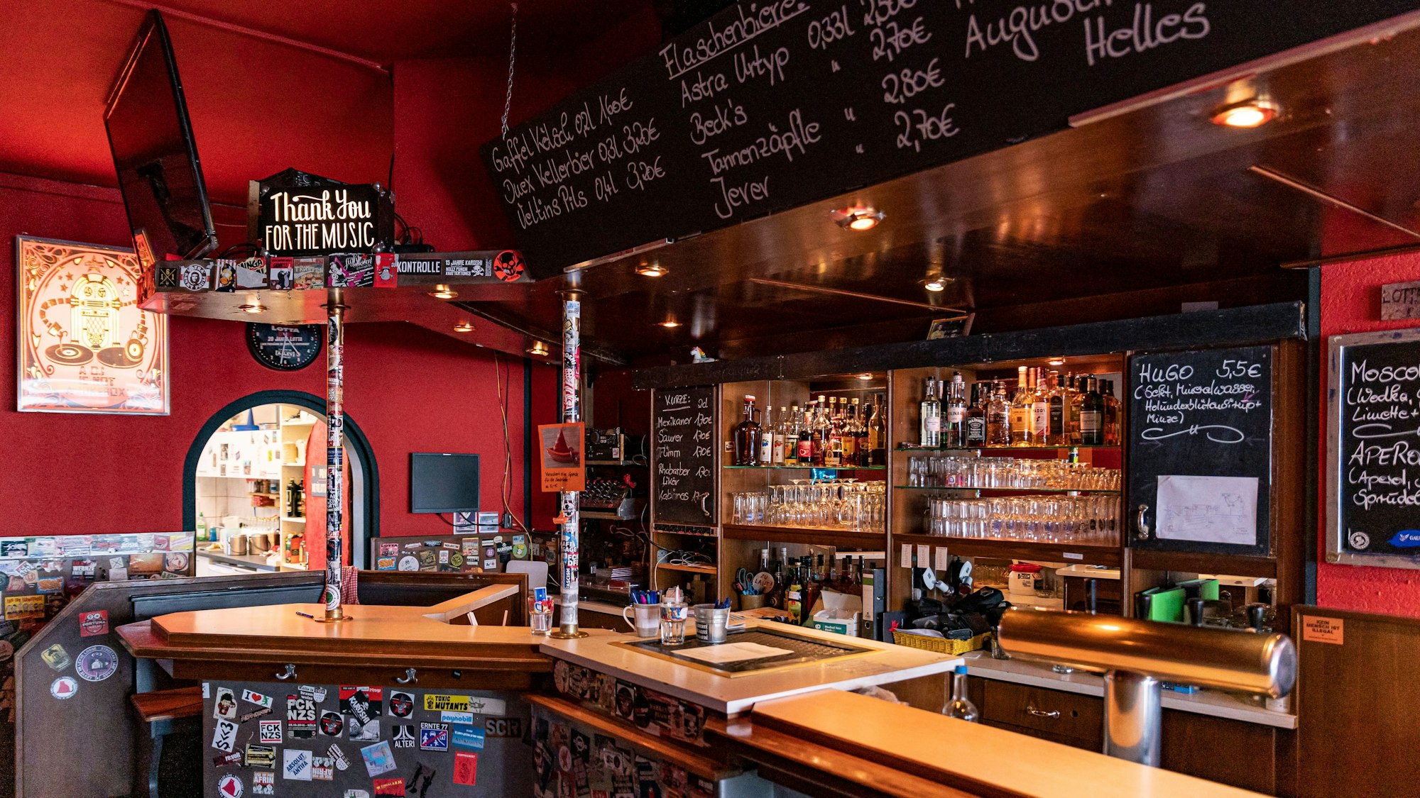 Der Thekenbereich der Kneipe Lotta.