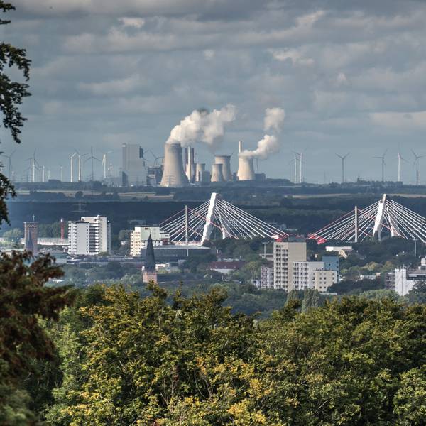 Die neue Leverkusener Brücke in der Landschaft. Von Uppersberg aus fotografiert. Foto: Ralf Krieger