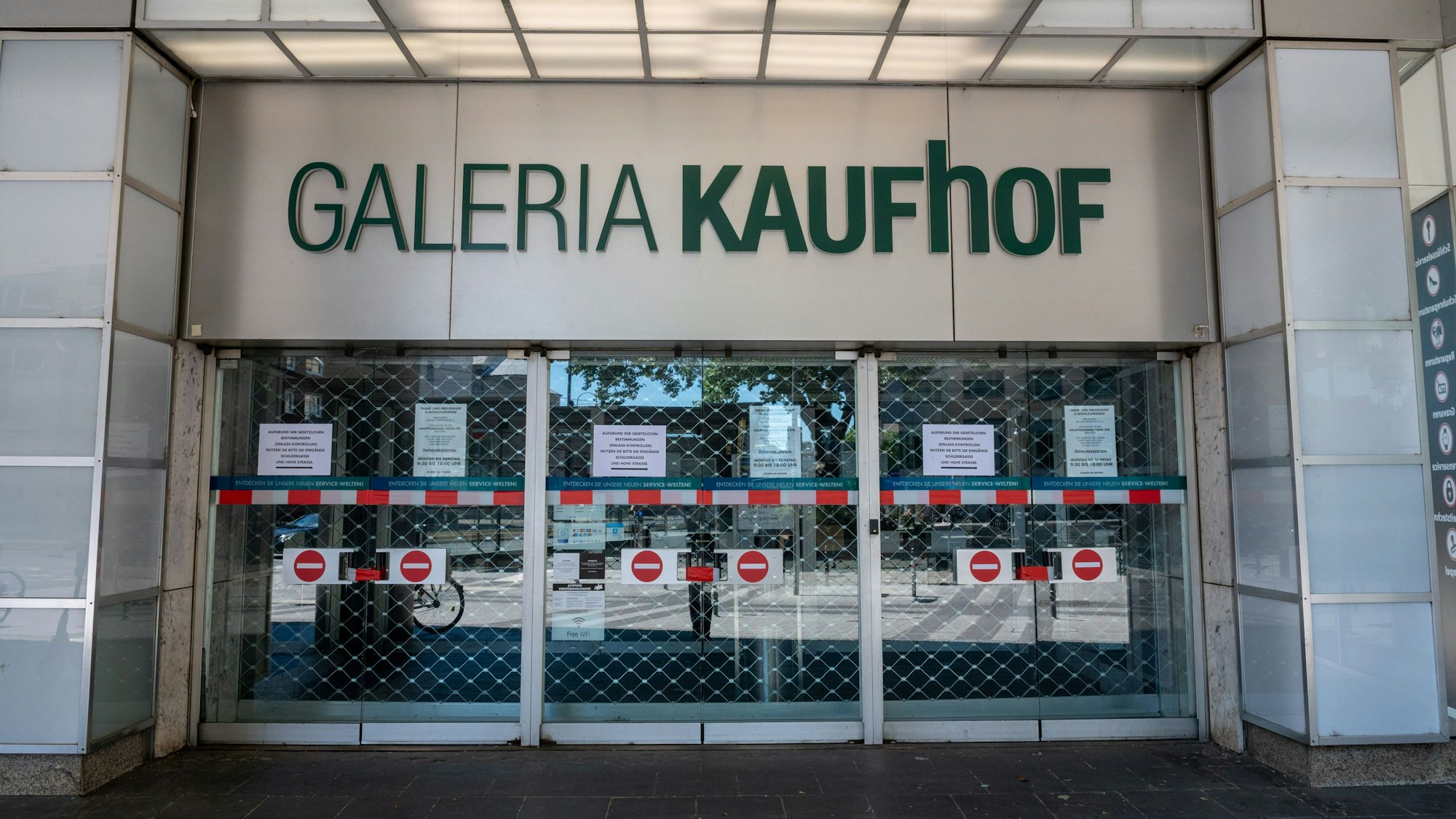 Eingang geschlossen, verriegelte Türen, Galeria Kaufhof Schildergasse, Köln 01.06.2020 Foto: Uwe Weiser