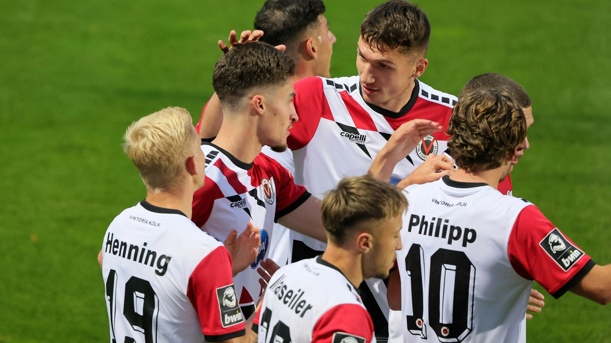 FC Viktoria Köln vs. FC Ingolstadt o4, 3. Liga, jubel nach dem Tor zum 1:0 um Donny Bogicevic (Viktoria), 03.10.2022, Bild: Herbert Bucco