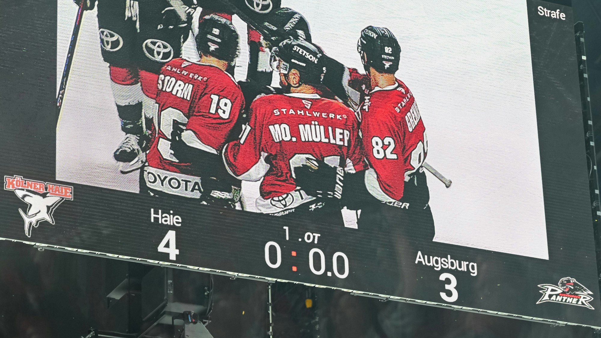 Die Koelner Haie besiegen die Augsburger Panther mit 4:3. Koelner Haie vs. Augsburger Panther, Eishockey, Penny DEL, Saison 2023/2024, 07. Spieltag, 03.10.2023 Koelner Haie vs. Augsburger Panther, Eishockey, Penny DEL, Saison 2023/2024, 07. Spieltag , 03.10.2023 Koeln