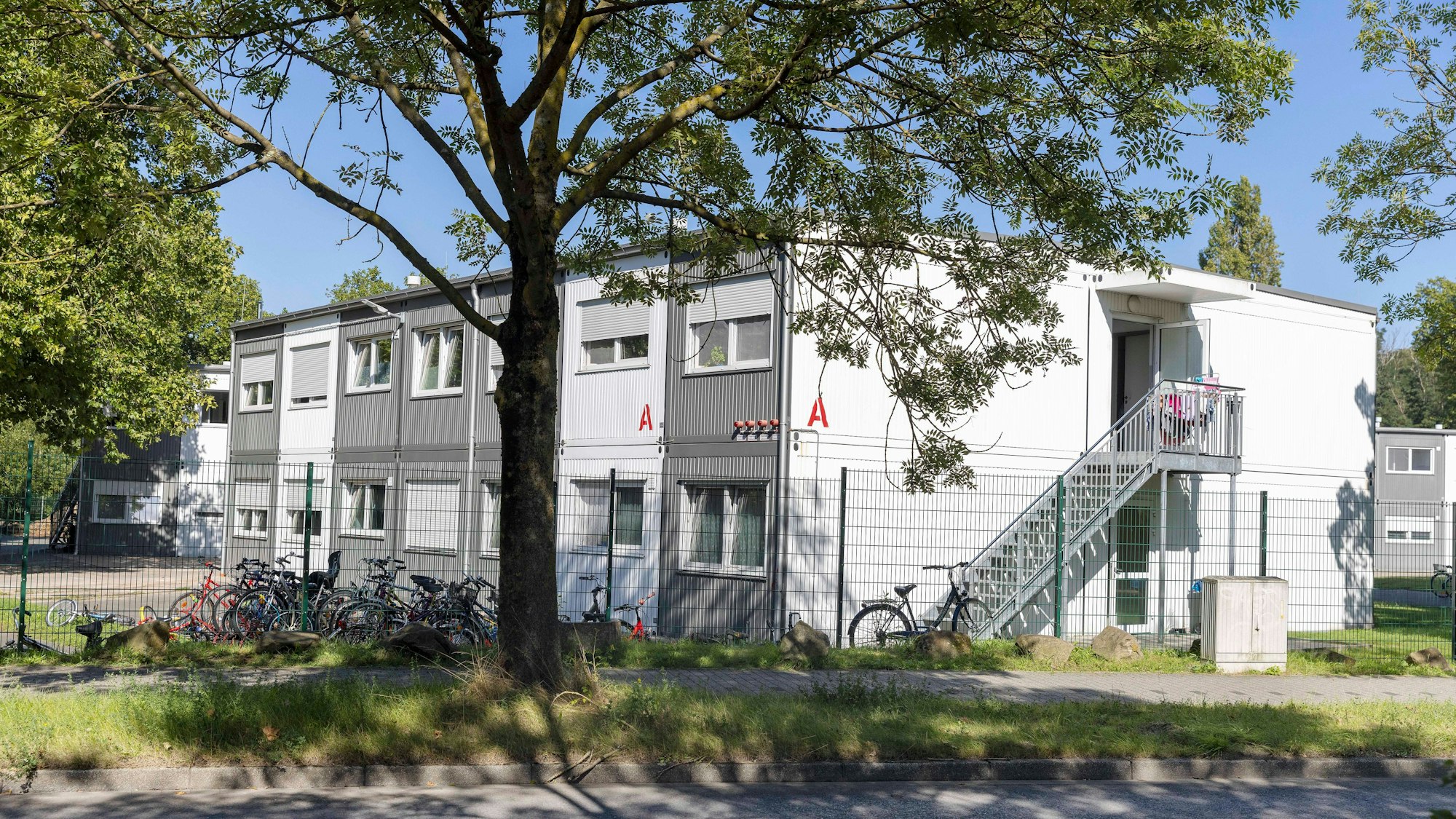 Außenansicht der Flüchtlingsunterkunft an der Werksstraße 32 am Freitag, dem 15. September 2023 in Hattingen
Foto: Walter Fischer / FUNKE Foto Services