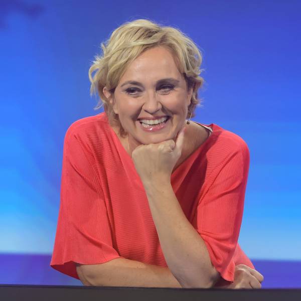 Moderatorin Caren Miosga reagiert im Tagesthemen-Studio.