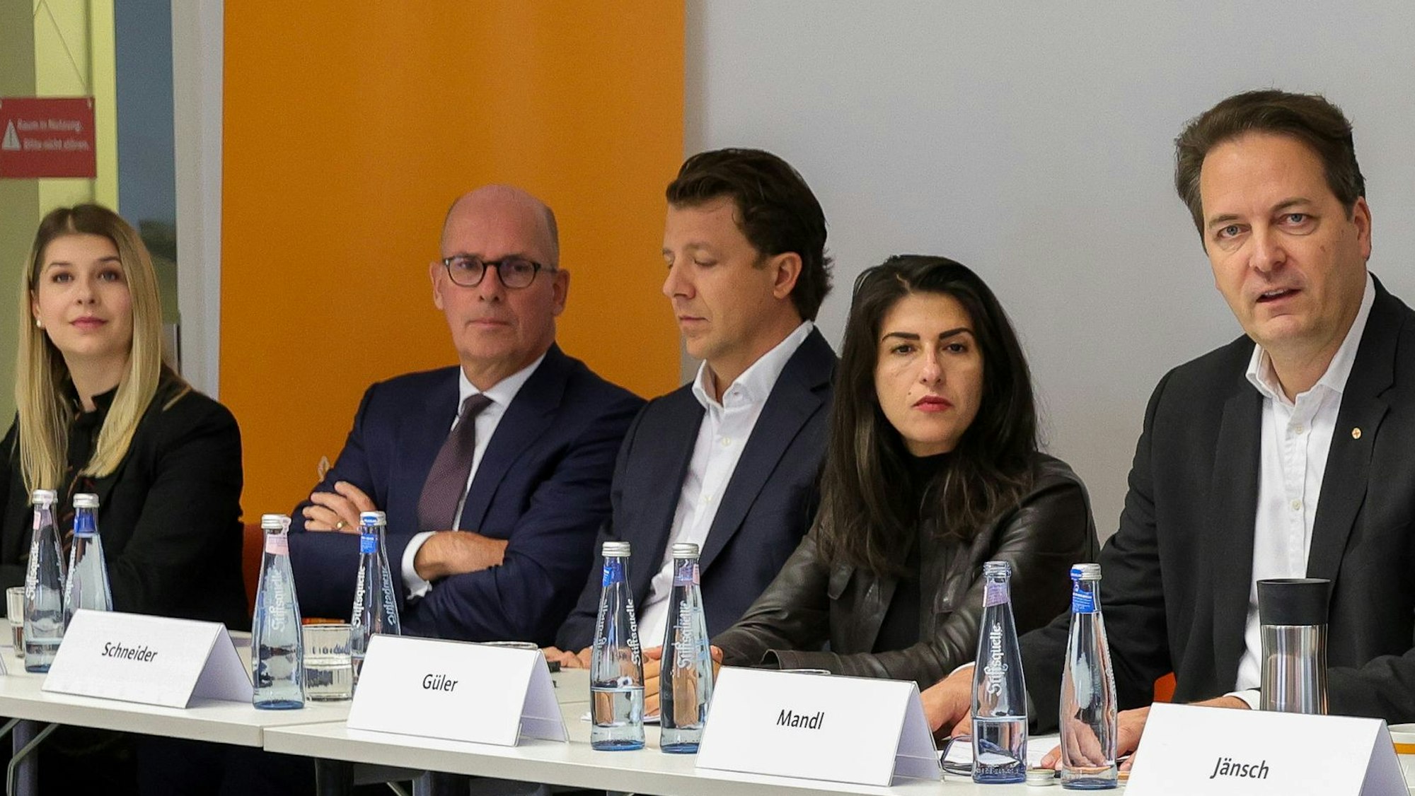Paloma Krassa (links) bei einer Pressekonferenz in der CDU-Kreisgeschäftsstelle.