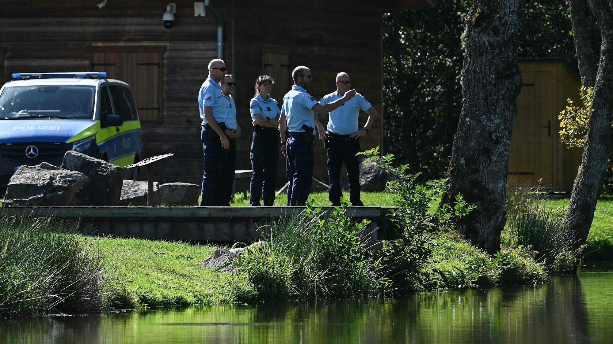 Bei der Suche nach der 15-jährigen Lina sind auch Polizeitaucher im Einsatz. Das Mädchen wird seit Ende September im Elsass vermisst.