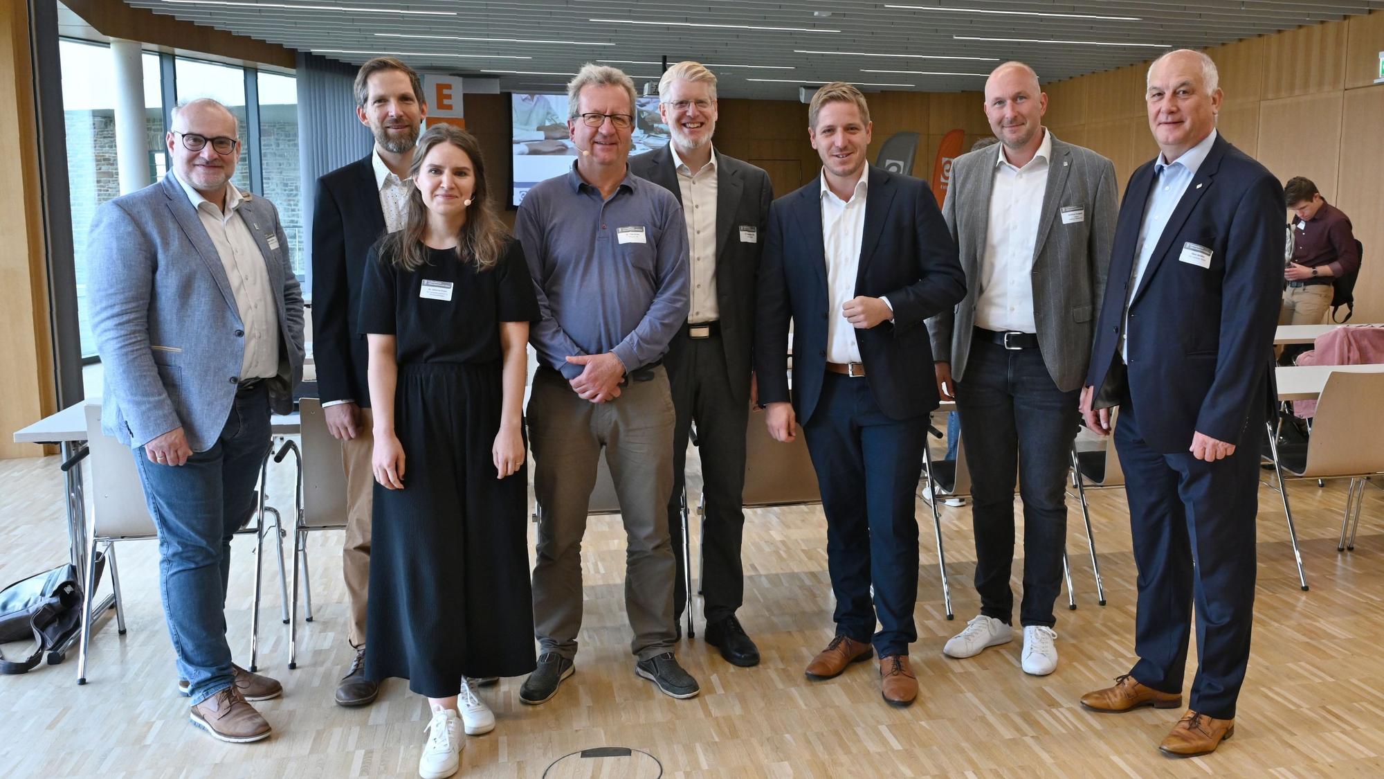 Teilnehmer einer Klimakonferenz in Vogelsang.
