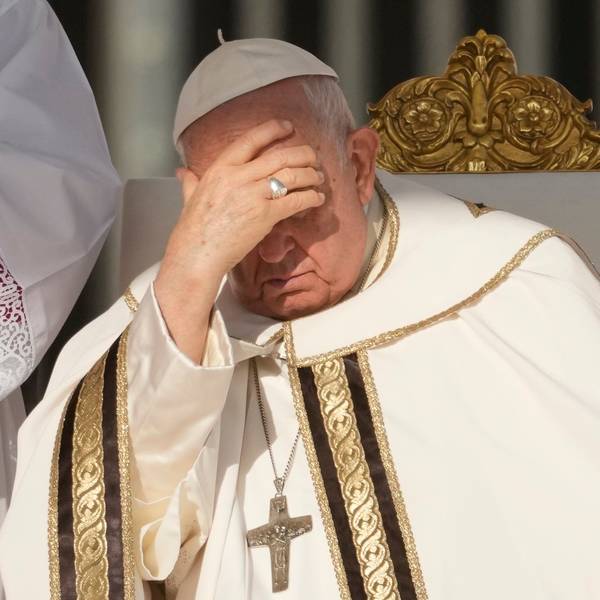 Papst Franziskus steht der Messe zur Eröffnung der Bischofssynode auf dem Petersplatz vor. Zu der Synode werden rund 365 Geistliche und Laien in Rom erwartet, darunter erstmals auch knapp 55 Frauen mit Stimmrecht.
