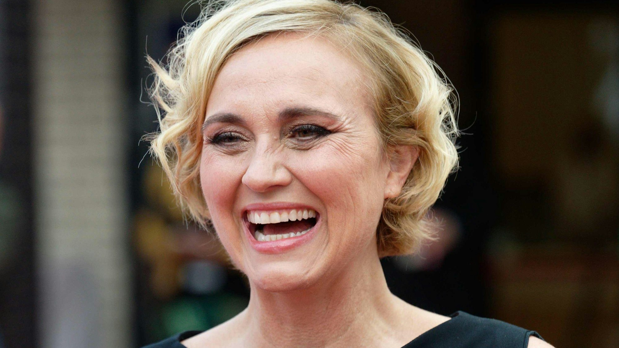 Caren Miosga lacht bei einem Termin.